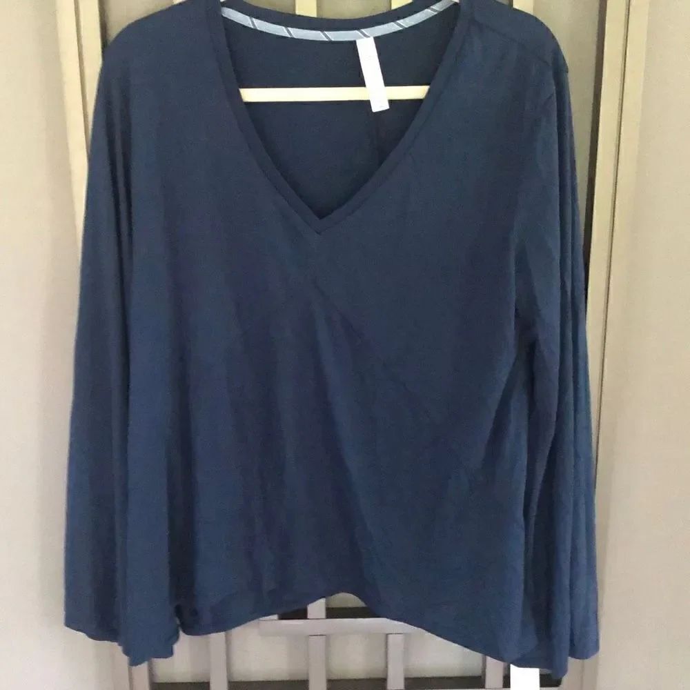 NWT Gilligan and O’Malley Long sleeve, V-neck, bell sleeve, sleep, shirt, pajama